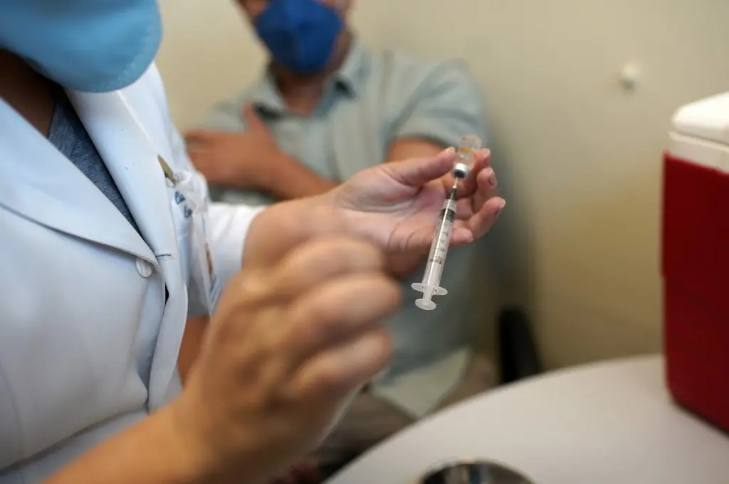 Imagem da notícia: Camilo confirma chegada de 115 mil doses da vacina contra a Covid-19 ao Ceará