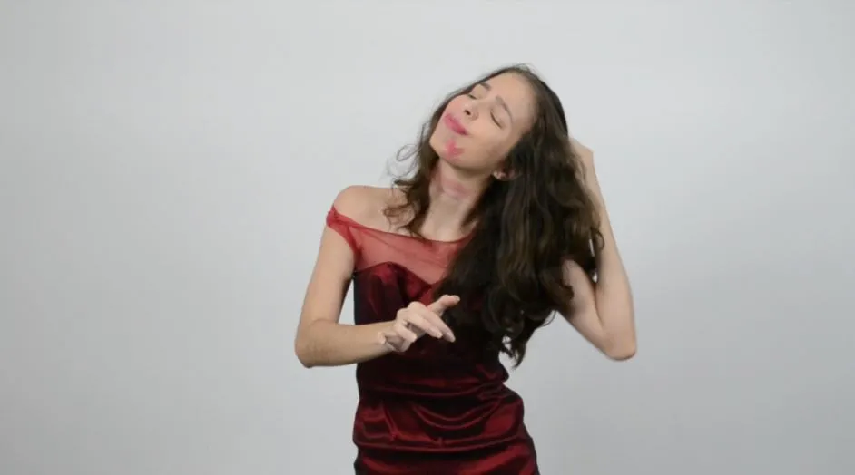 Gracy Kelly utilizou recursos como figurino e maquiagem para expressar sentimentos em evidência na poesia de Nádia