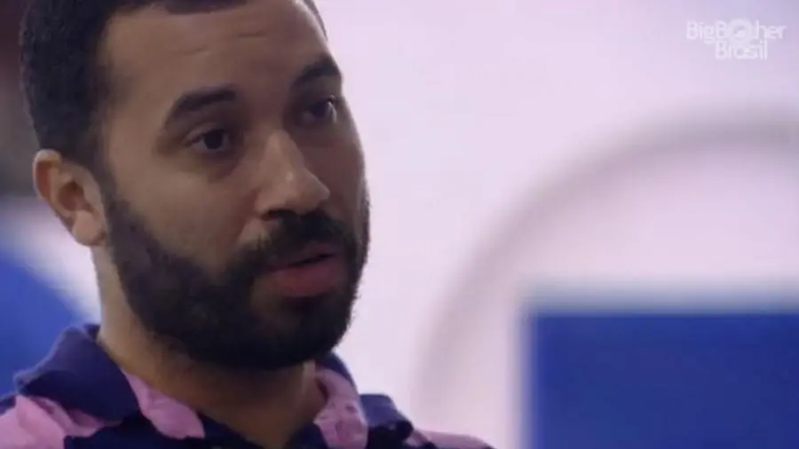 Imagem da notícia: BBB 21: Gilberto se culpa por saída de Lucas: 'Só queria ter uma noite regozijante'