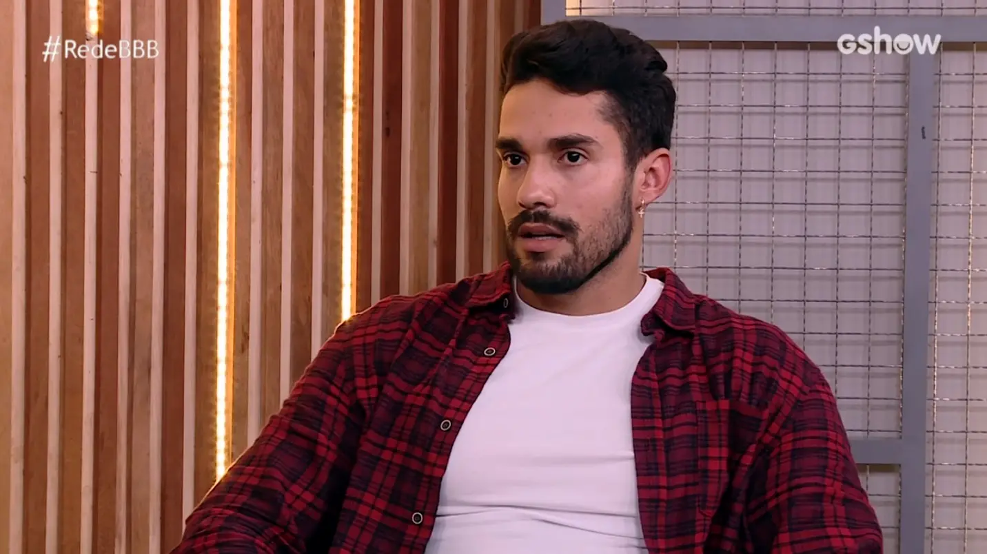Imagem da notícia: BBB 21: Arcrebiano revela interesse real por Karol Conká no reality