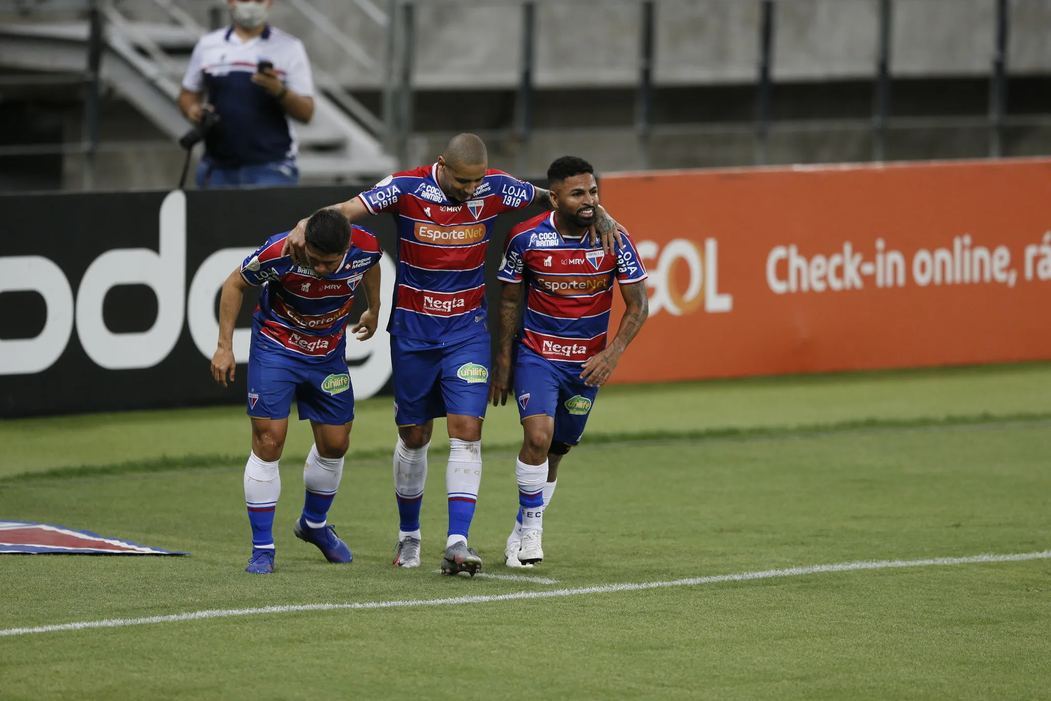 O Fortaleza conseguiu o placar com gols nos dois períodos do jogo
