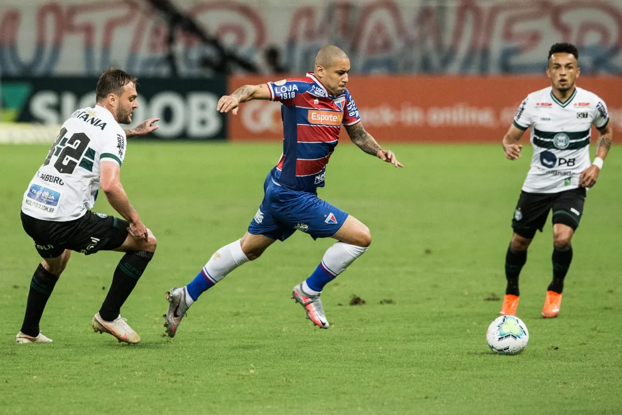 O Fortaleza venceu o Coritiba em confronto direto contra o rebaixamento