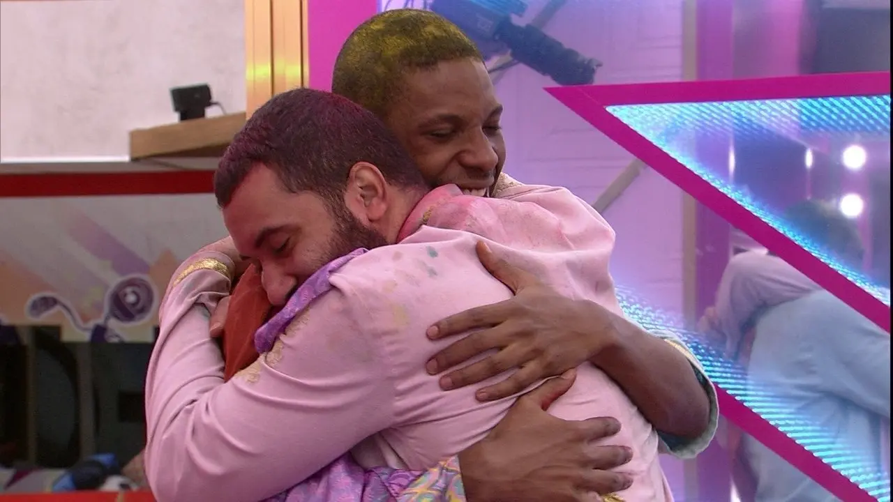Imagem da notícia: Lucas Penteado diz que vai esperar por Gilberto fora do BBB 21: 'quero dar um abraço'