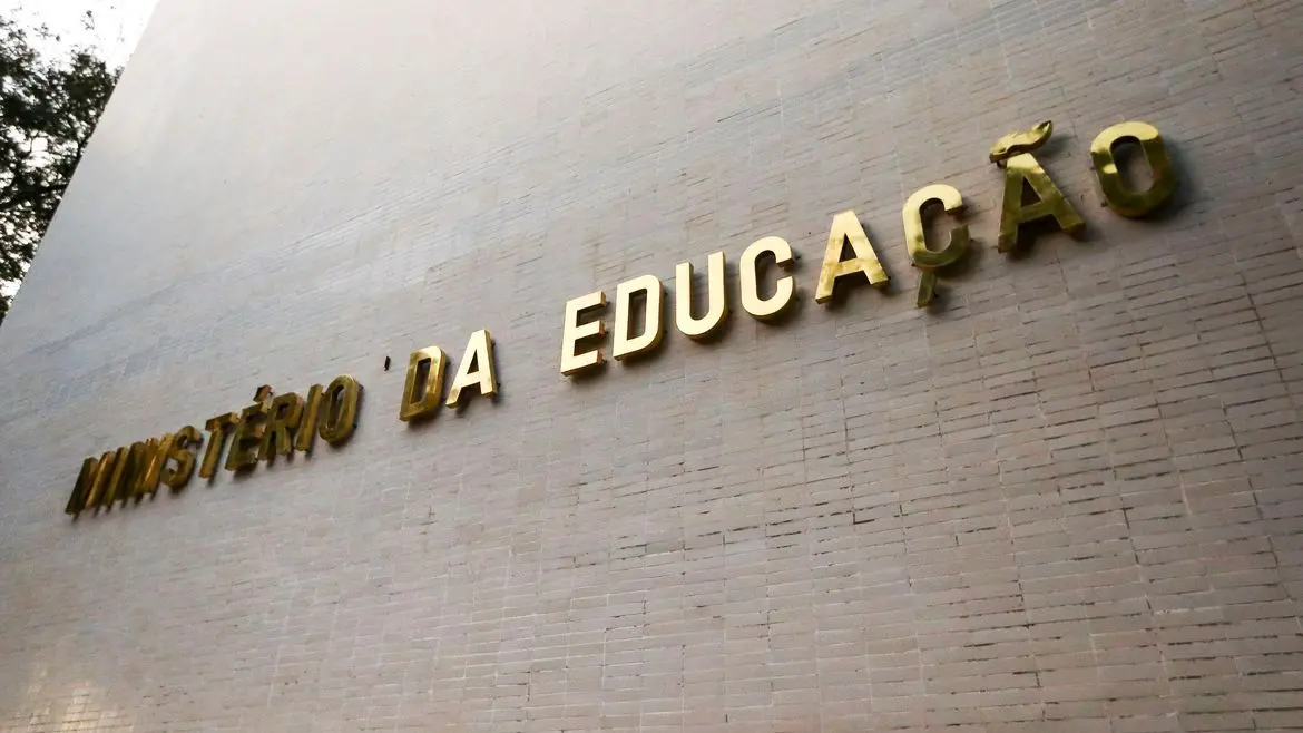 Imagem da notícia: Sob Bolsonaro, gasto do MEC com investimentos é o menor desde 2015