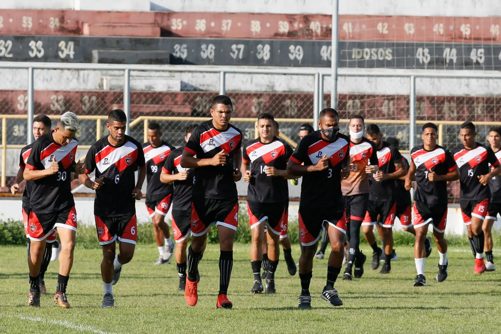 Imagem da notícia: Caucaia ameaça desistir do Cearense e da Série D nacional por falta de patrocínio