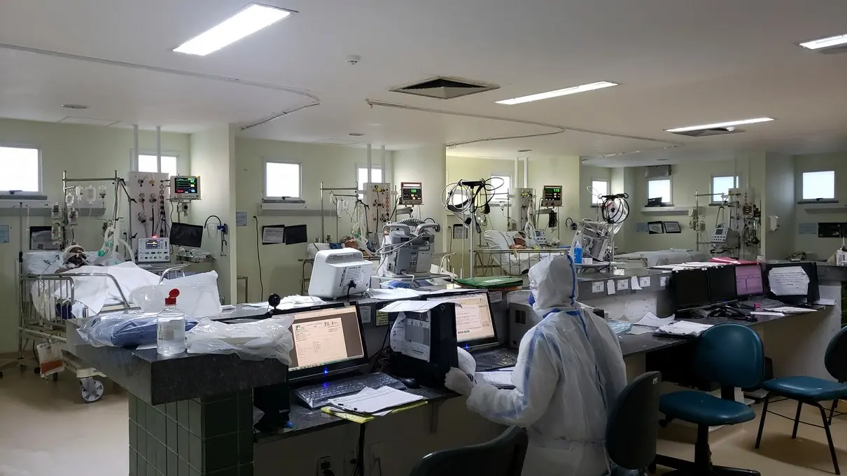 Imagem da notícia: Risco de contaminação da Covid-19 entre moderado e altíssimo chegou a todas as cidades do Ceará