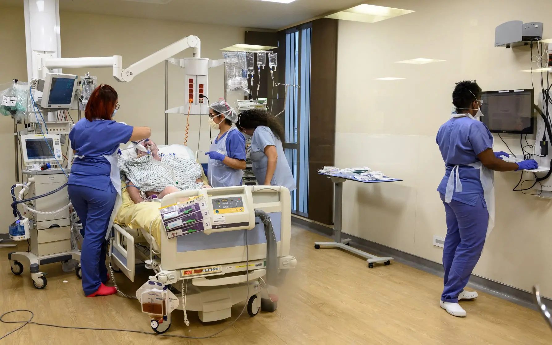 Imagem da notícia: Ocupação dos leitos de UTIs para pacientes adultos com Covid-19 chega a 97% em Fortaleza 