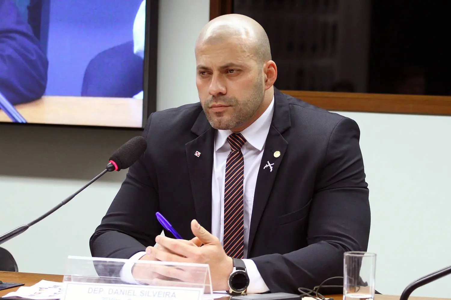 Imagem da notícia: PF prende deputado Daniel Silveira, do PSL, que postou vídeo contra ministros do Supremo
