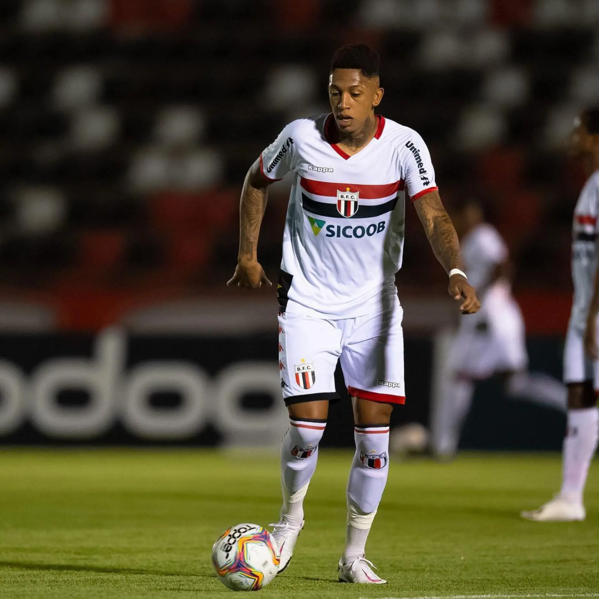 Imagem da notícia: Ceará oficializa reforço do zagueiro Anderson Jordan para 2021