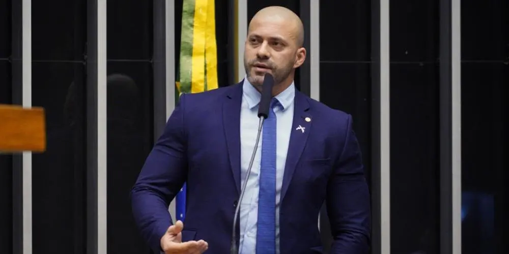Imagem da notícia: Defesa de Daniel Silveira diz que prisão de deputado é 'violento ataque' à liberdade de expressão