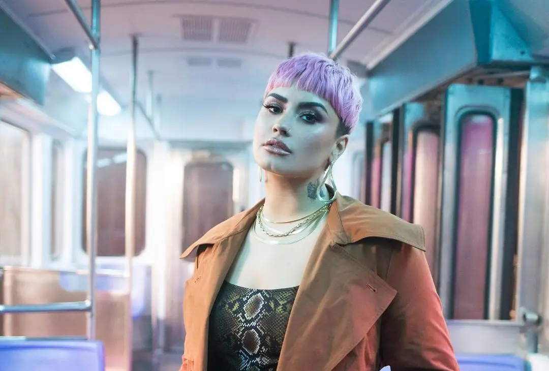Imagem da notícia: Demi Lovato diz que teve três derrames após overdose