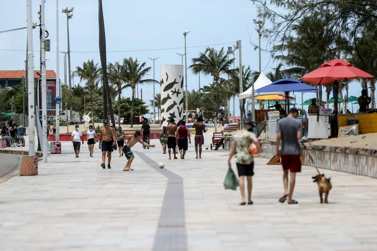 Imagem da notícia: Saiba em quais tipos de espaços públicos será proibida a circulação a partir de hoje no Ceará