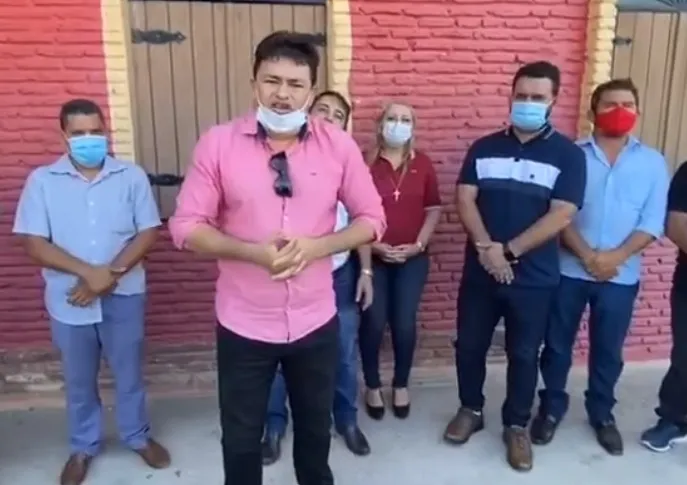 Em Barreira, João Carlos renunciou ao cargo para que o presidente da Câmara Municipal, vereador Marcio Gley Nascimento, o Chaveirinho, pudesse assumir
