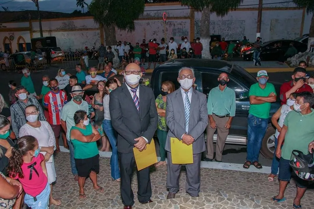 Em Viçosa do Ceará, prefeito e vice permanecem no cargo