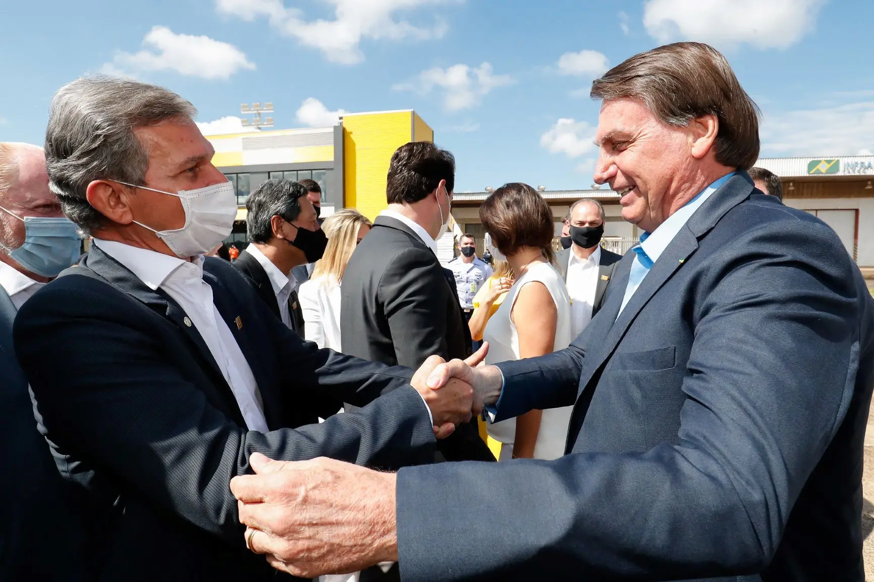Imagem da notícia: Jair Bolsonaro anuncia general como novo presidente da Petrobras