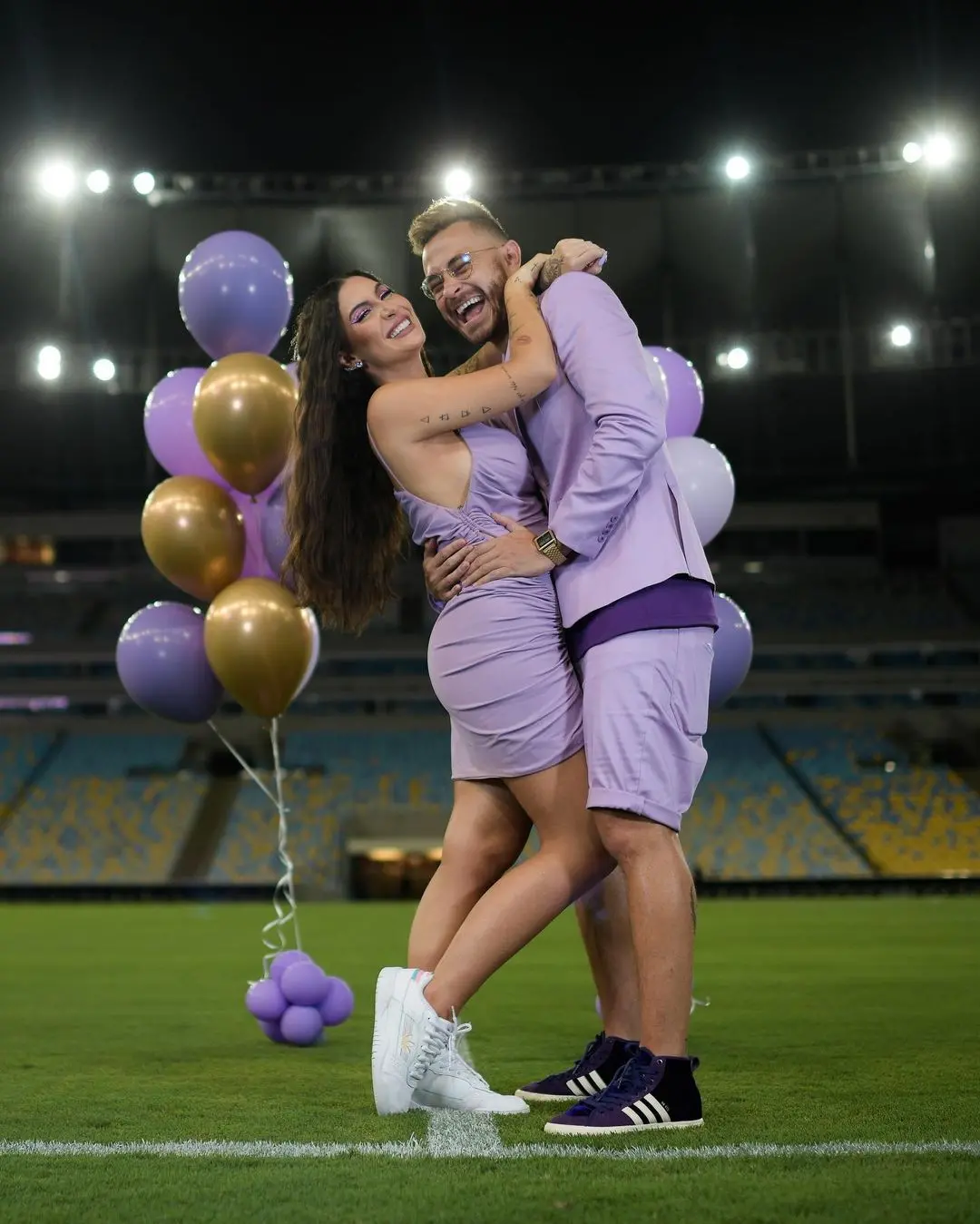 Imagem da notícia: Boca Rosa e Fred descobrem sexo de bebê em chá revelação no Maracanã