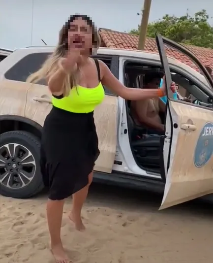 Turista discutiu com funcionários que fiscalizavam entrada e saída de veículos na vila de Jericoacoara.