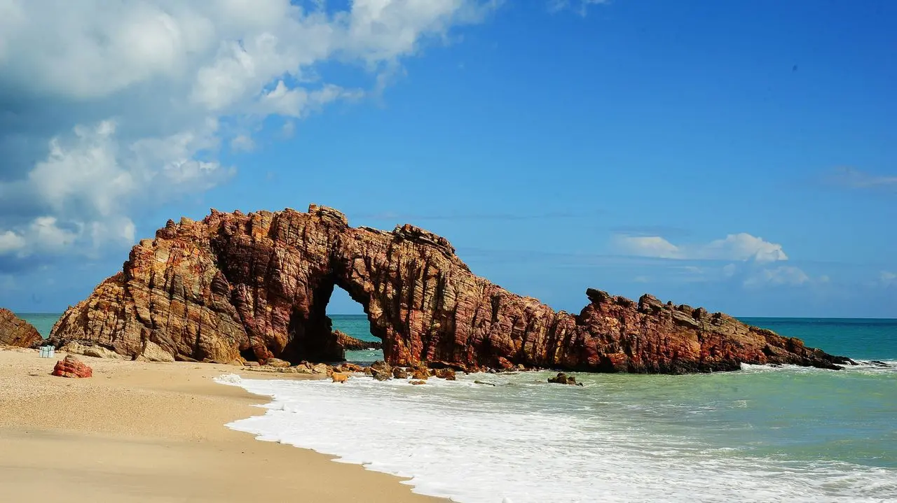 Imagem da notícia: Lançados editais de estudo técnico para concessão dos parques de Jericoacoara e Ubajara