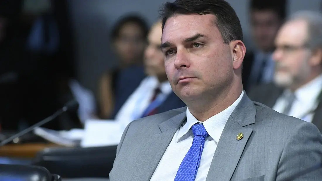 Imagem da notícia: STJ anula quebra de sigilo bancário e fiscal de Flávio Bolsonaro no caso das 'rachadinhas'