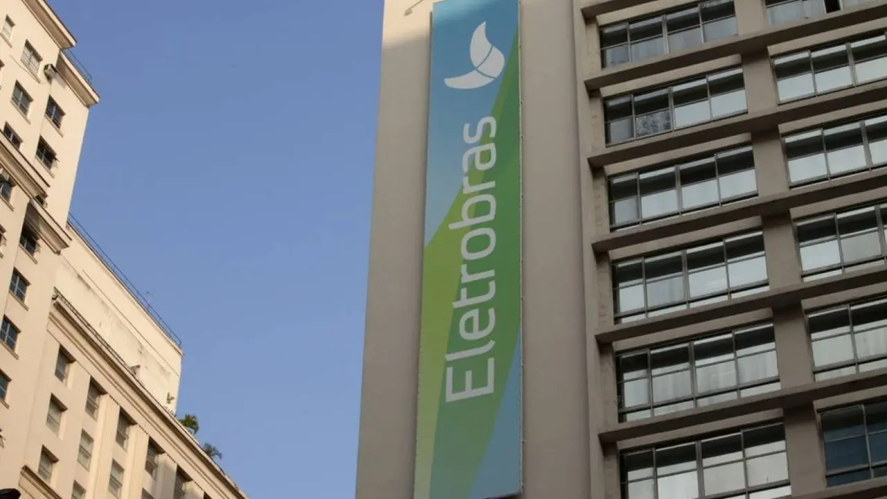 Imagem da notícia: Eletrobras: Governo Federal entrega Medida Provisória para tentar acelerar privatização da estatal