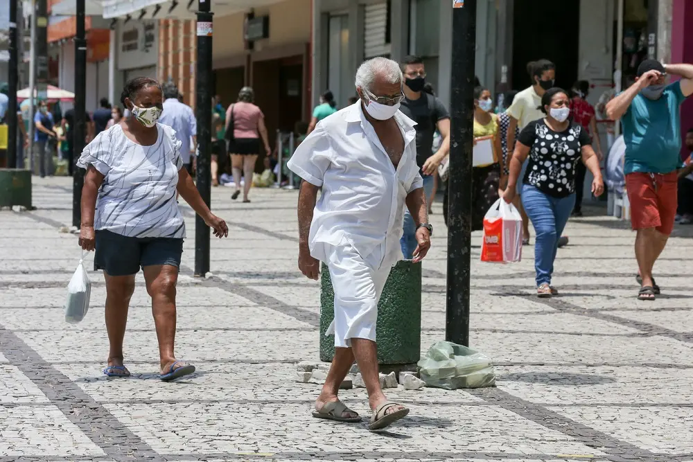 Imagem da notícia: Lockdown: estados têm bomba-relógio na mão e vivem dilema entre saúde e economia