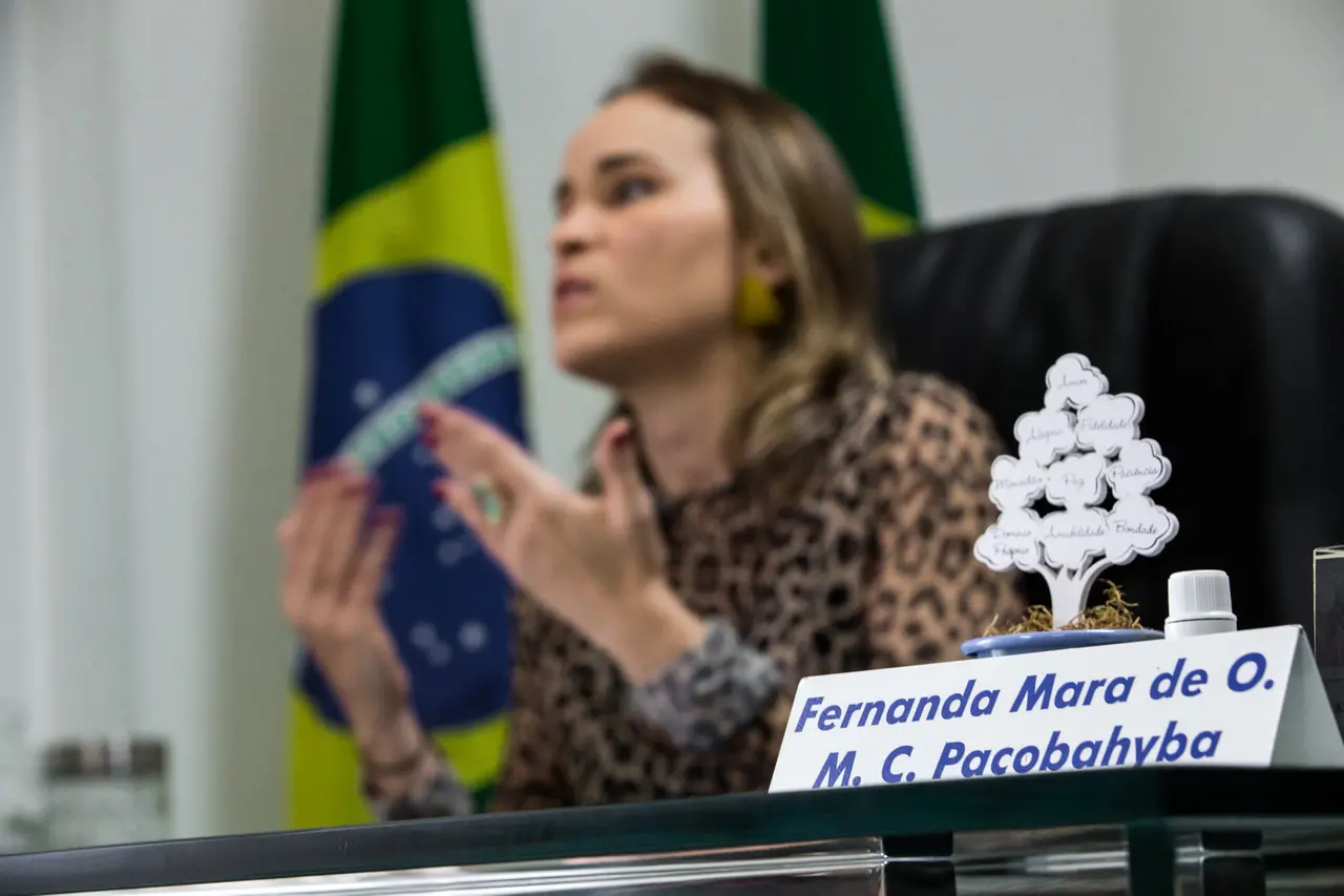 Imagem da notícia: Elmano de Freitas confirma Fernanda Pacobahyba na Sefaz: 'aceitou o convite'