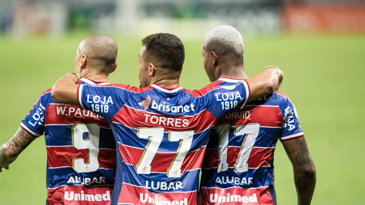Enderson Moreira arma o Fortaleza no esquema 4-3-3, com três atacantes