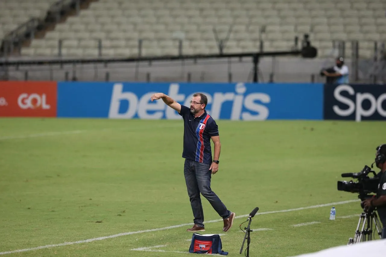 O técnico Enderson Moreira segue no Fortaleza para a temporada de 2021