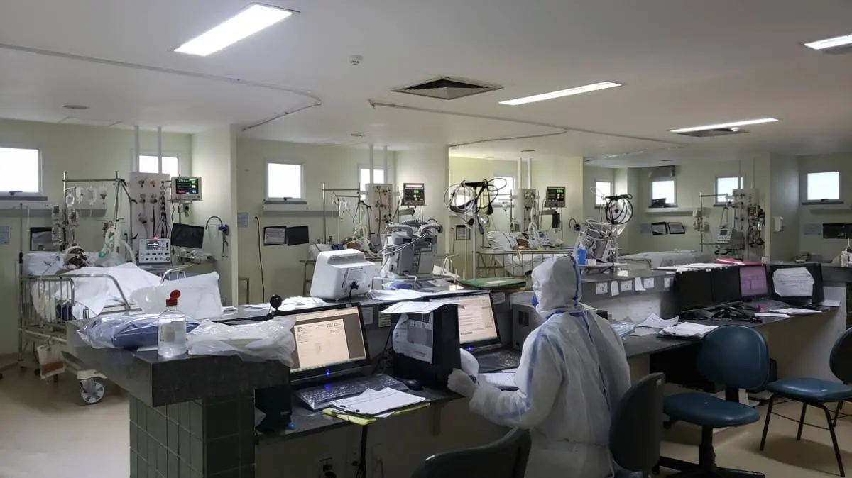 Imagem da notícia: Fortaleza concentra mais de 60% dos leitos ativos para tratar pacientes com Covid-19 no Ceará