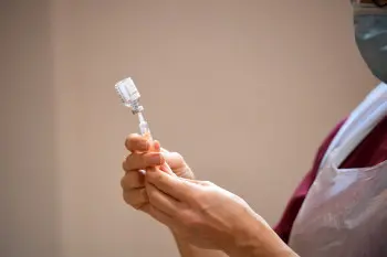 Imagem da notícia: Universidade de Oxford desenvolve vacina contra Covid-19 em pílula e estuda spray nasal