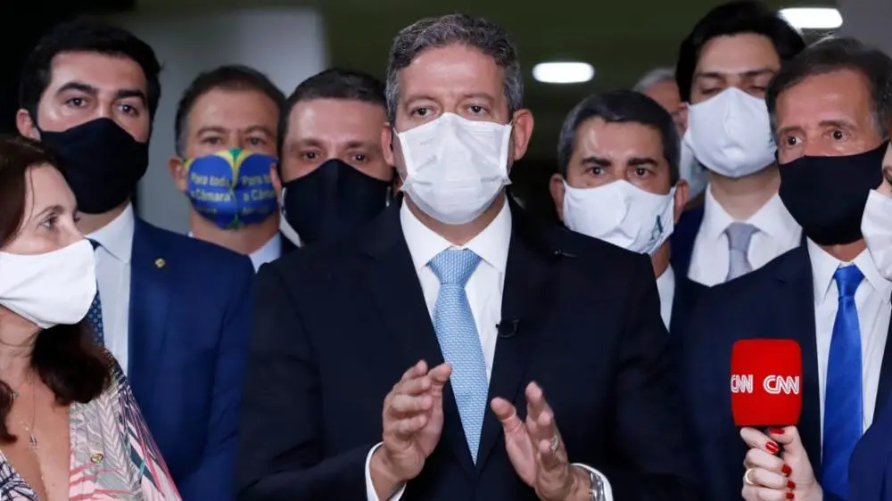 Imagem da notícia: Em meio à nova tensão com Bolsonaro, governadores vão discutir pautas emergenciais com Arthur Lira