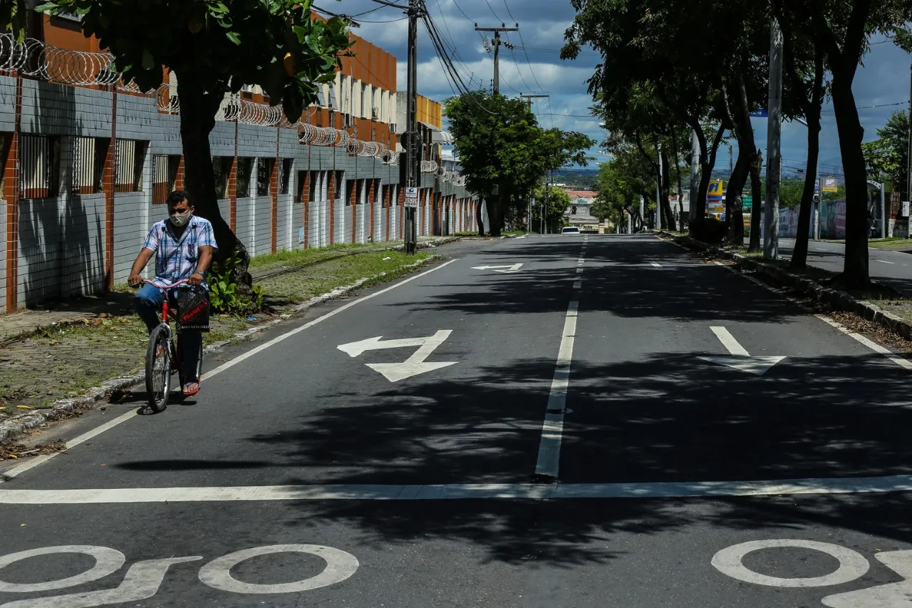 Avenida no bairro Aldeota, em Fortaleza, durante lockdown em maio de 2020