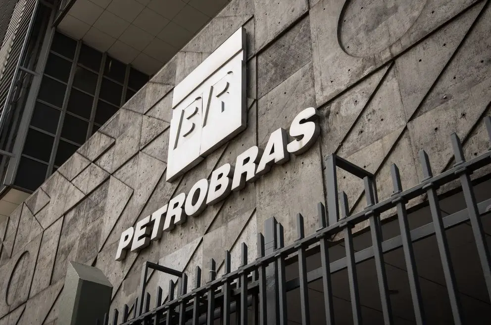Imagem da notícia: Conselheiros da Petrobras deixam cargos após Bolsonaro anunciar trocar comando da estatal