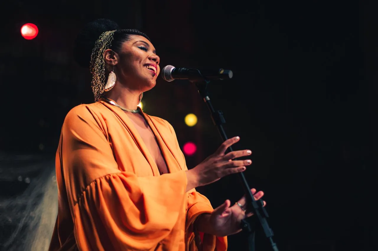 A cantora Lorena Nunes entende a arte como uma expressão humana: 