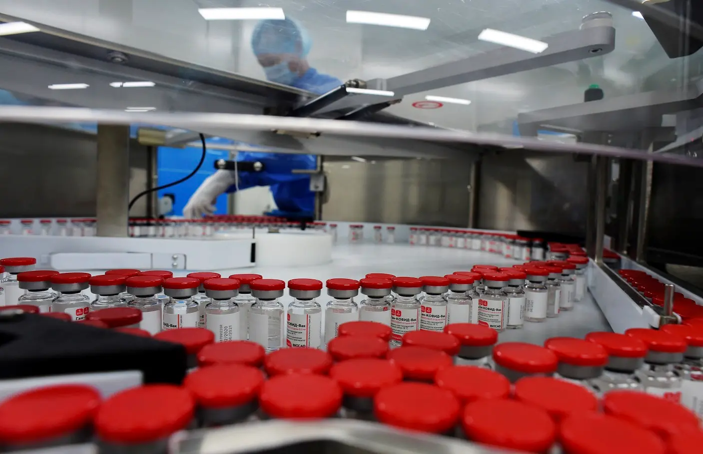 Imagem da notícia: Primeiras 400 mil doses da vacina Sputnik V devem chegar ao Brasil em março 