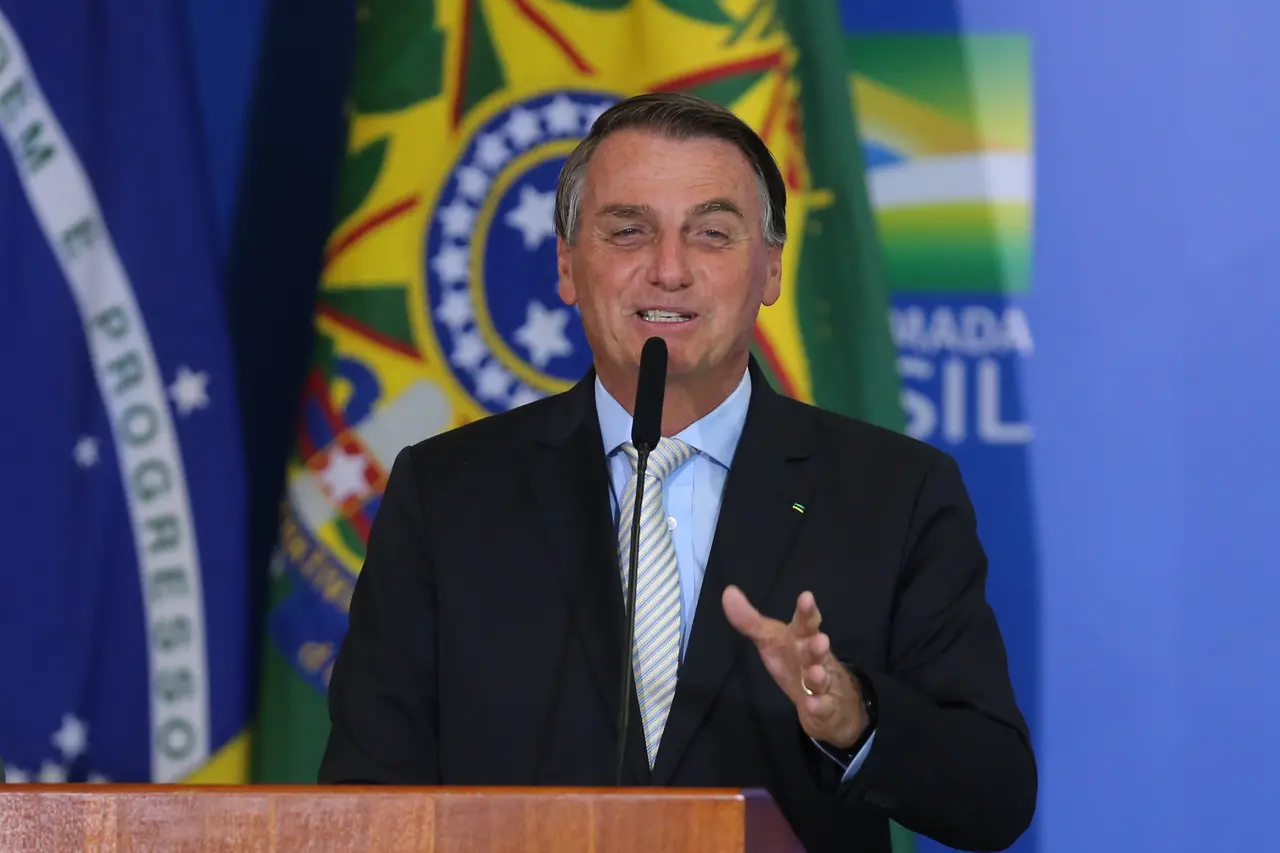 Imagem da notícia: Bolsonaro, sobre queda de 4% PIB: É um dos países que menos caíram no mundo