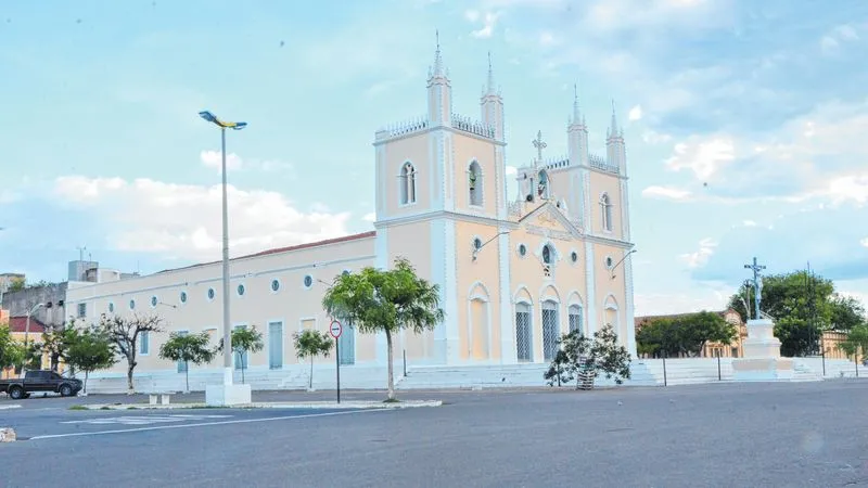 Além do toque de recolher, o Centro da cidade foi isolado, reduzindo o fluxo de pessoas e veículos