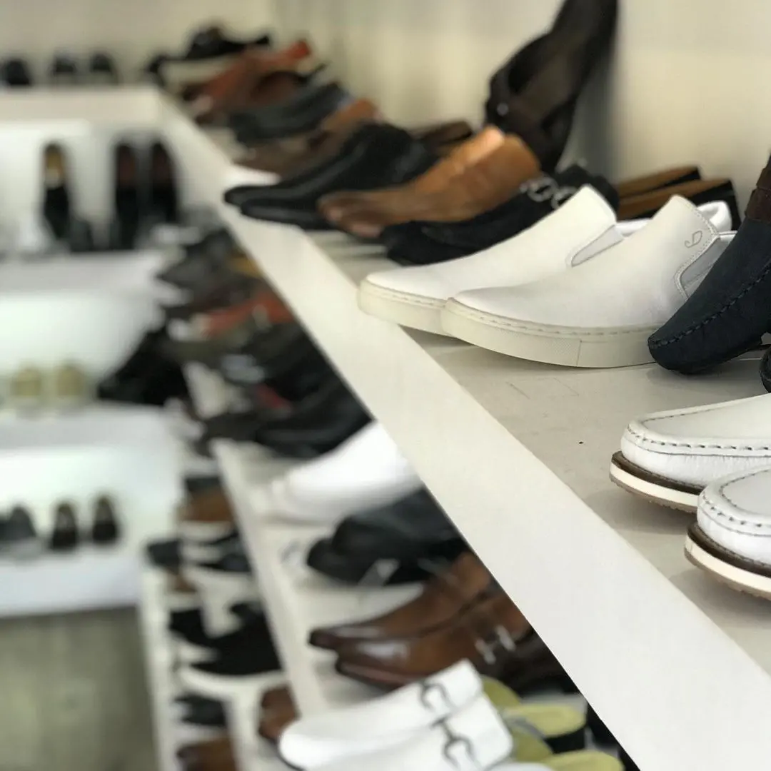 Imagem da notícia: Com lockdown, dono de loja de sapatos faz vídeo emocionado para salvar a empresa: 'meu sonho'
