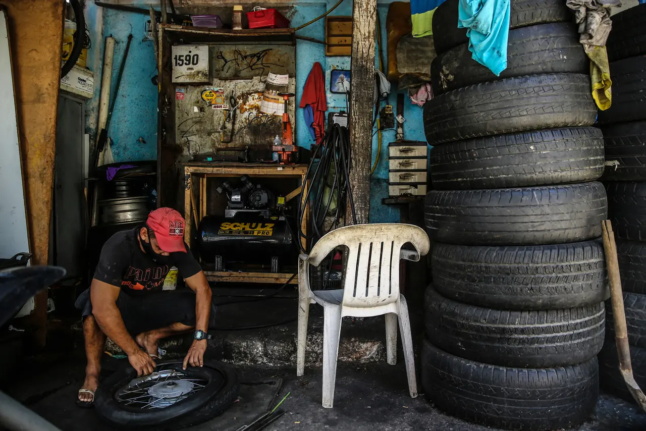 Imagem da notícia: Lockdown: Oficinas mecânicas e concessionárias podem funcionar para consertos; lava-jatos não abrem 