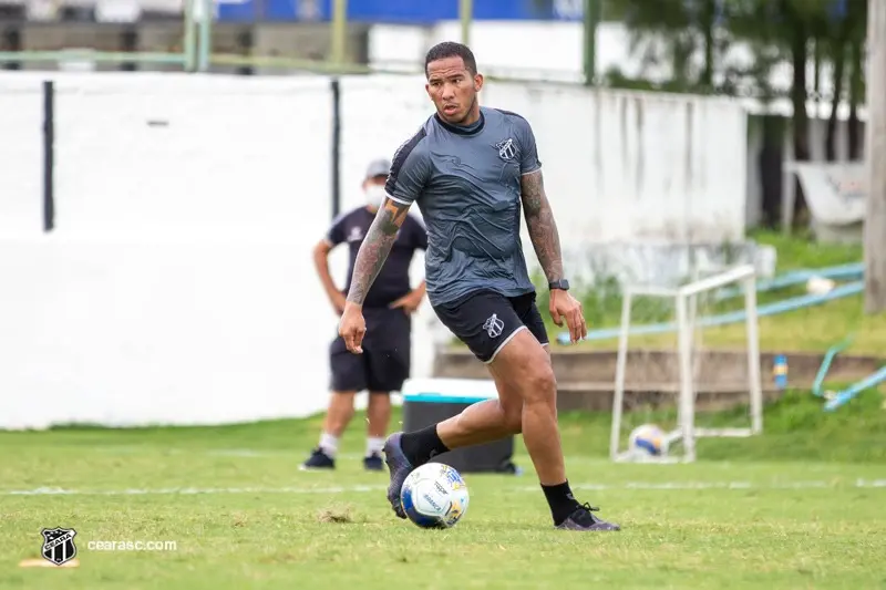 Imagem da notícia: Jael e João Victor voltam a treinar no Ceará e devem ser opção para a Sul-Americana