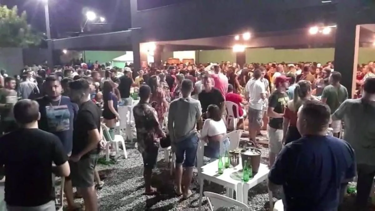Apesar do crescimento de casos de Covid-19 e das restrições impostas pelo Poder Público, muitas aglomerações têm sido flagradas em festas clandestinas na Capital e no Interior