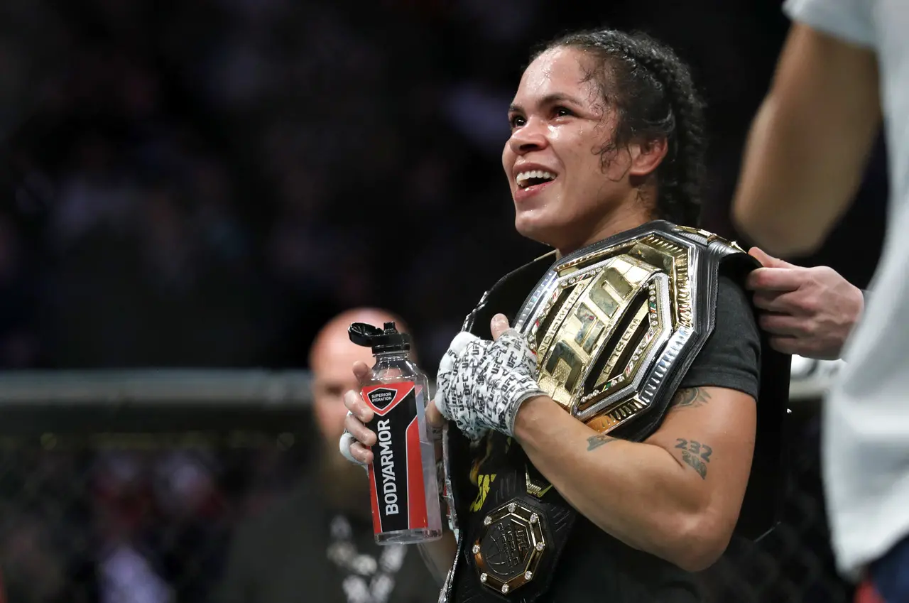 Imagem da notícia: UFC 277: Brasileira Amanda Nunes vence rival e volta a ser campeã do peso-galo