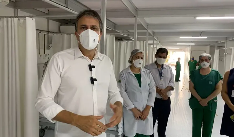 Imagem da notícia: Governador Camilo Santana anuncia 30 leitos de UTI em unidade de campanha na Praia do Futuro