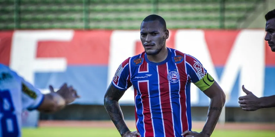 Titi teve boa passagem pelo Bahia entre 2011 e 2015, teve proposta para retornar em 2021, mas tem acerto com o Fortaleza