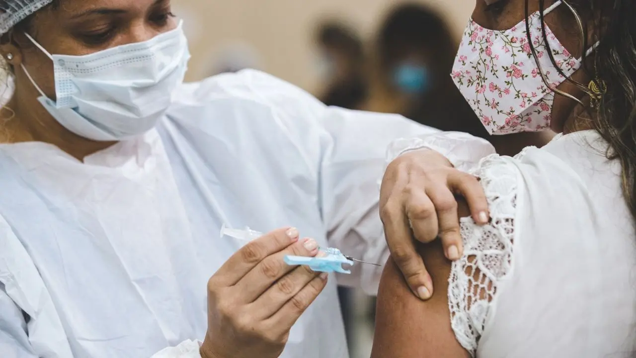 Imagem da notícia: Cadastro de vacinação contra Covid-19 no Ceará é apenas para grupos prioritários