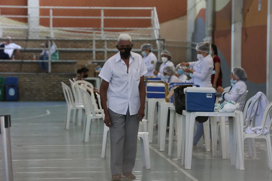 Imagem da notícia: Rede Cuca começa a aplicar 2ª dose da Coronavac em idosos a partir desta quinta-feira (11)