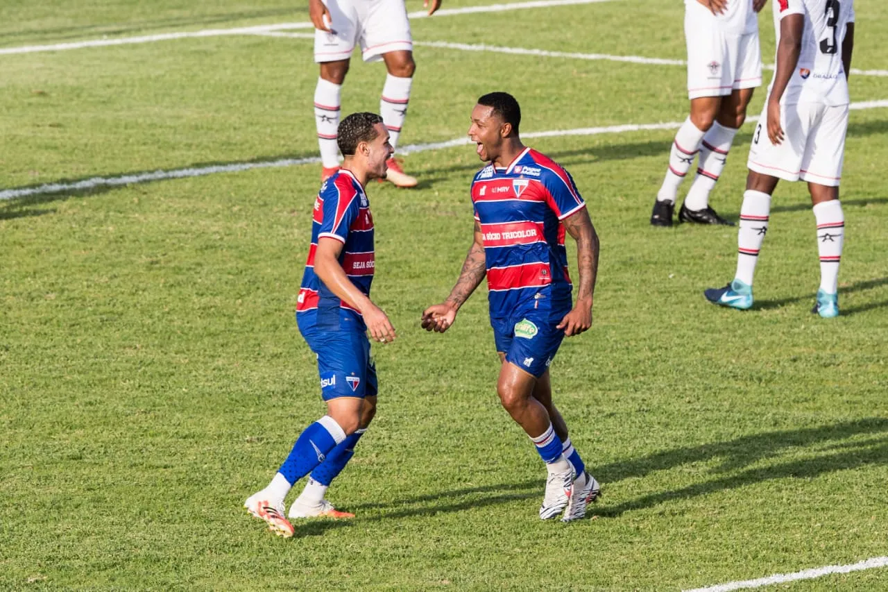 Luiz Henrique entrou em campo no segundo tempo, mudando o esquema para 4-4-2
