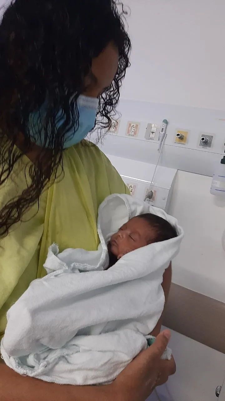 Lídia (19) também teve Laila em parto prematuro, após ser internada com Covid-19