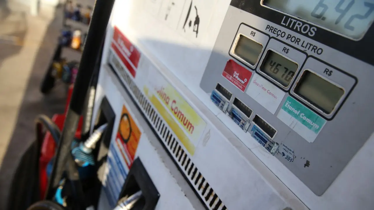 Imagem da notícia: Moradores de cidade do Acre pagam R$ 8,20 pelo litro da gasolina