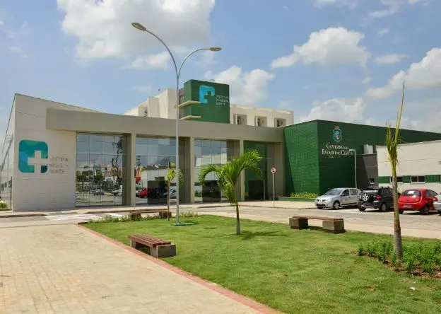 Imagem da notícia: Com hospitais regionais perto do colapso, pacientes do Interior do Ceará ficam à espera de leitos